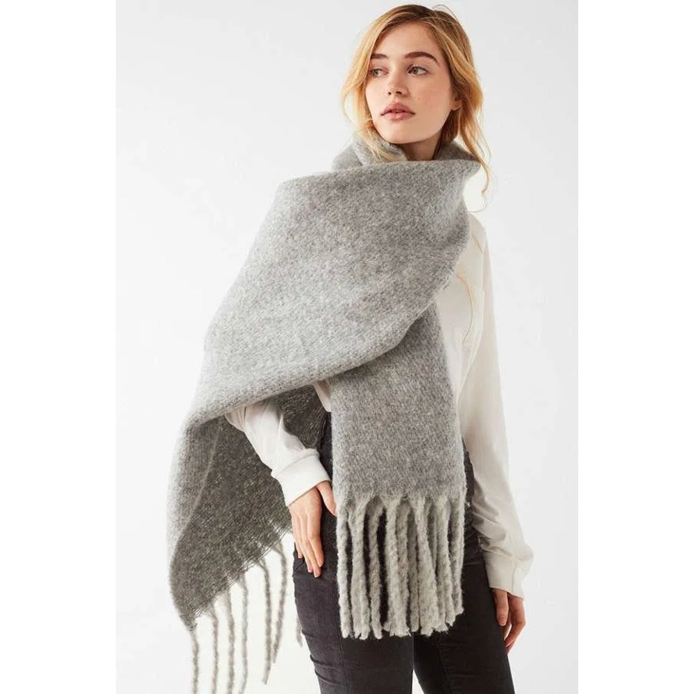 Urban Outfitters Nubby Contrast Fringe Woven Gray Cozy Scarf Wrap 19 x 72